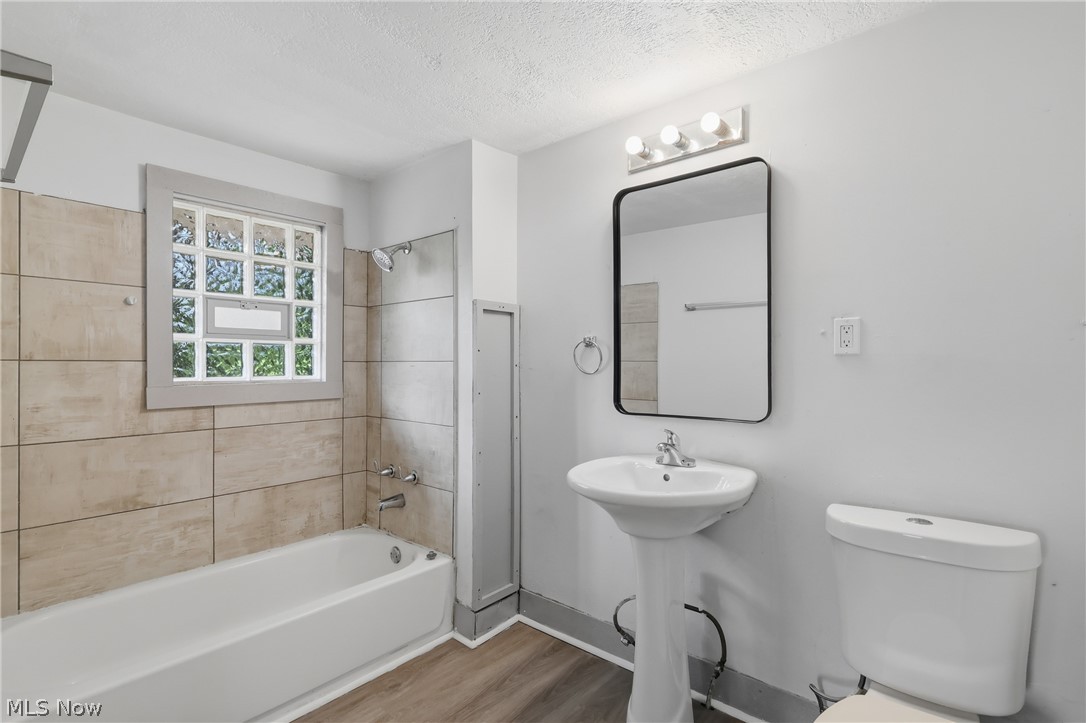 1000 Lovers Lane Property Photo 16