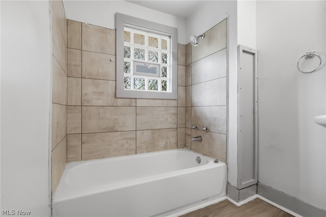 1000 Lovers Lane Property Photo 17