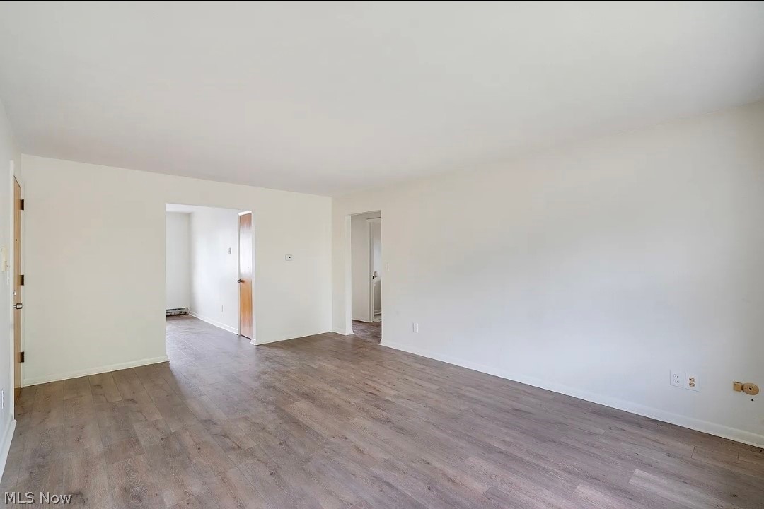 895 Cook Avenue Property Photo 3