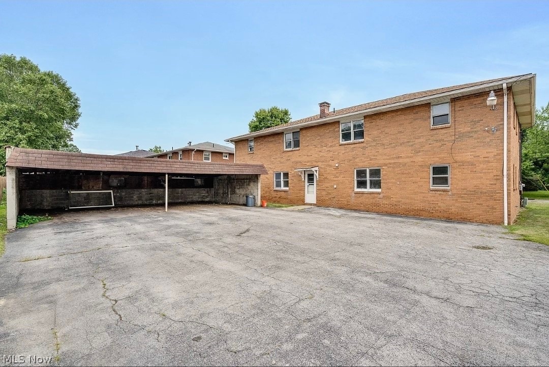 895 Cook Avenue Property Photo 8