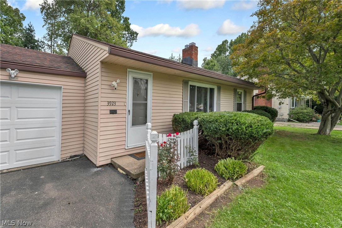 3923 Arden Boulevard Property Photo 2