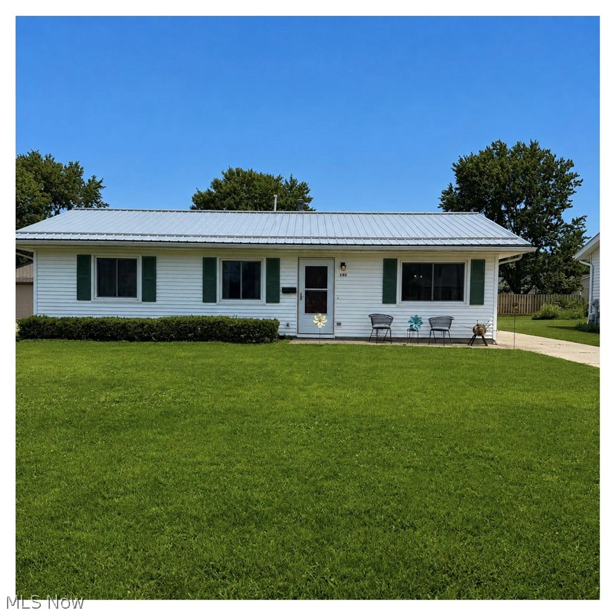 490 Myra Drive Property Photo 2