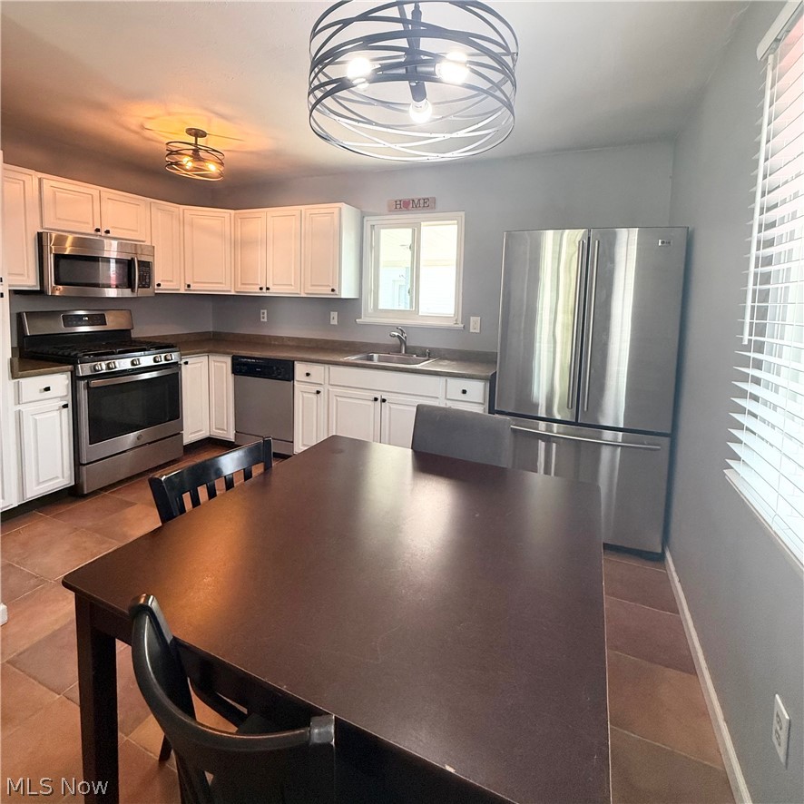 490 Myra Drive Property Photo 3