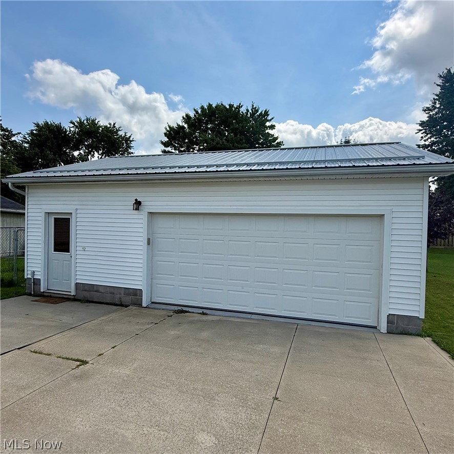 490 Myra Drive Property Photo 15