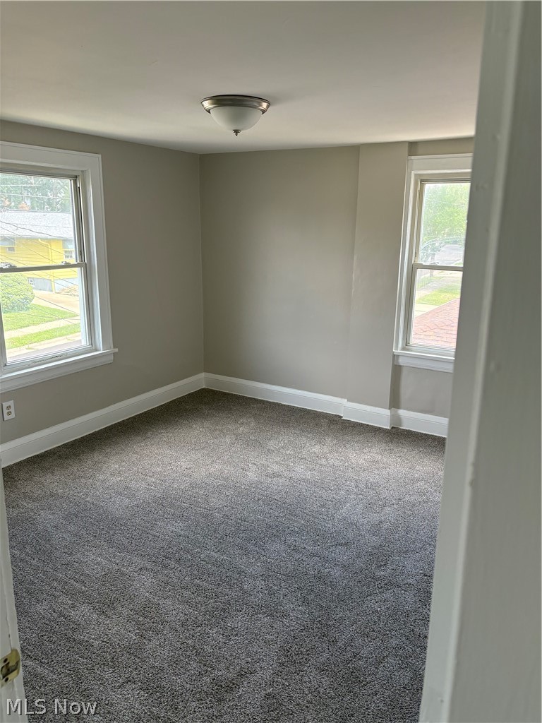 818 Saxon Avenue Property Photo 8