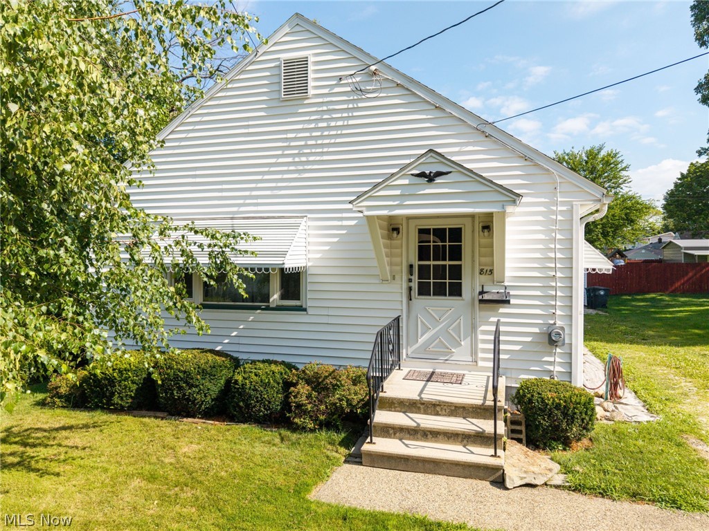 815 Iona Avenue Property Photo 1