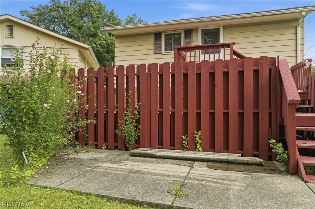 744 Edwards Drive Property Photo 6