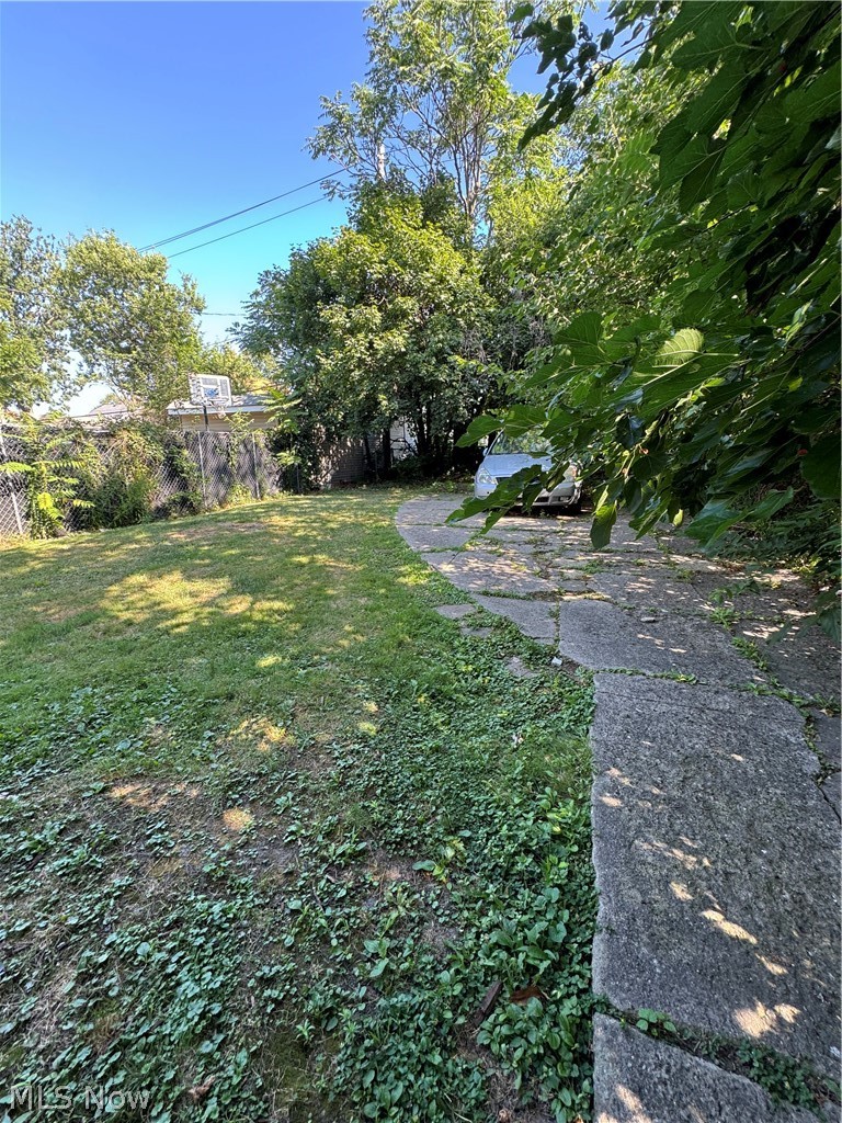 11304 Thrush Avenue Property Photo 3