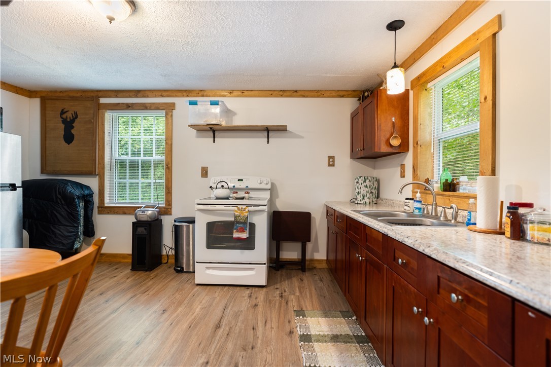 17881 Horseshoe Bend Road E Property Photo 10