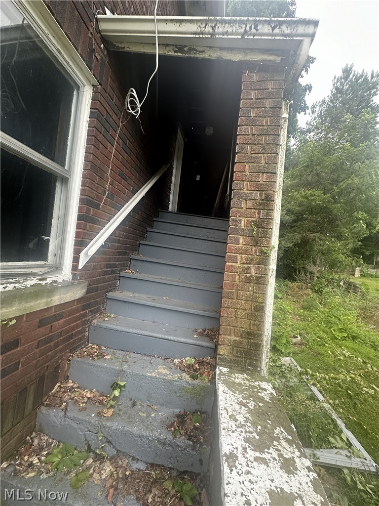 1043 S Webb Avenue Property Photo 3