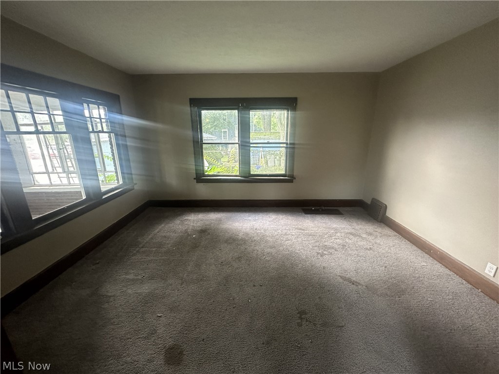 1043 S Webb Avenue Property Photo 6