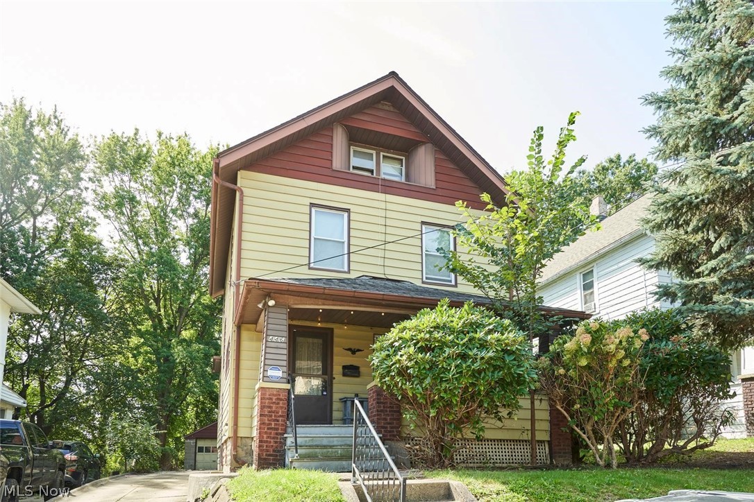 446 E Voris Street Property Photo 1