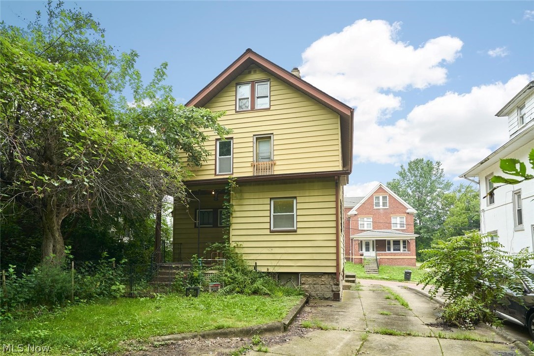 446 E Voris Street Property Photo 3