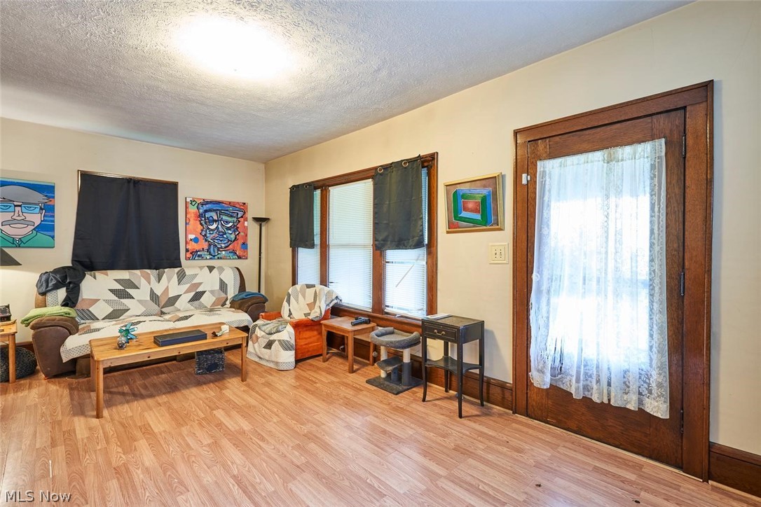 446 E Voris Street Property Photo 5