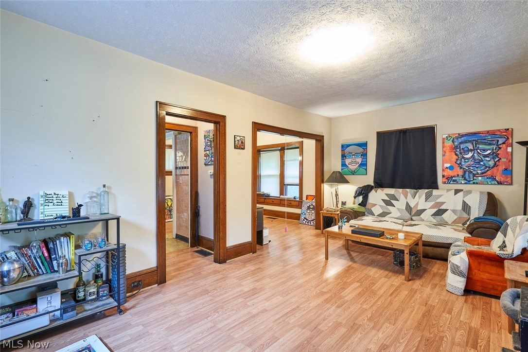 446 E Voris Street Property Photo 6