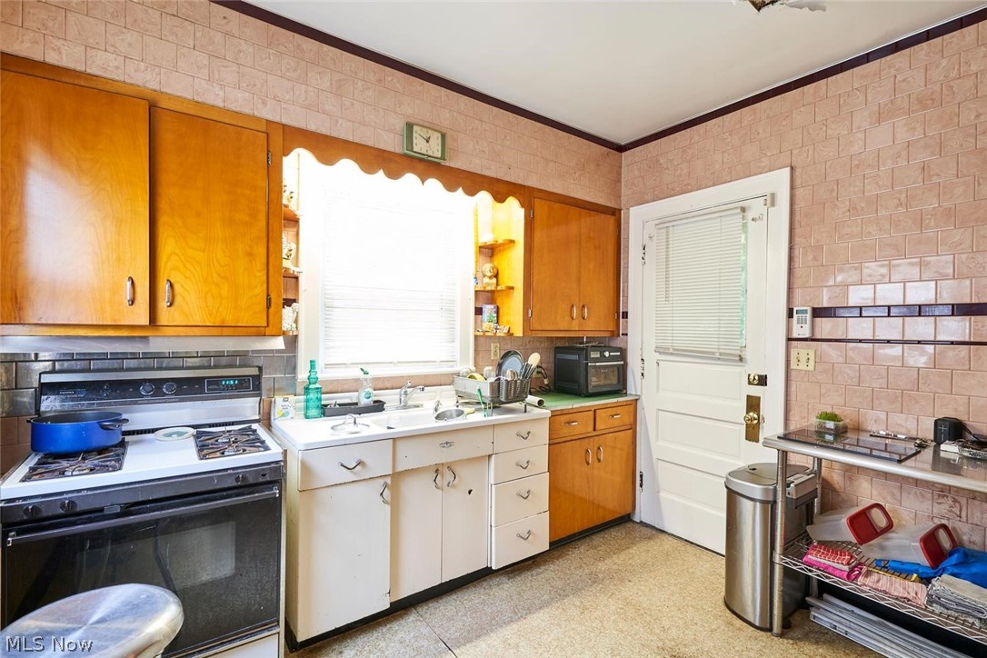 446 E Voris Street Property Photo 11