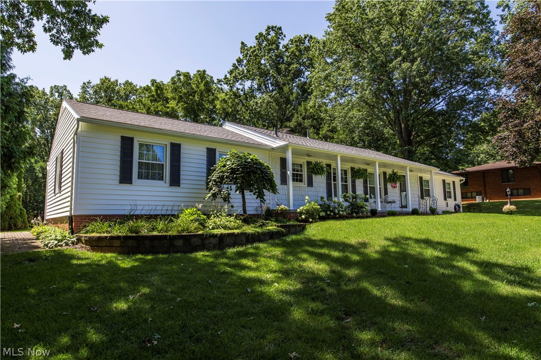 690 N Azalea Boulevard Property Photo