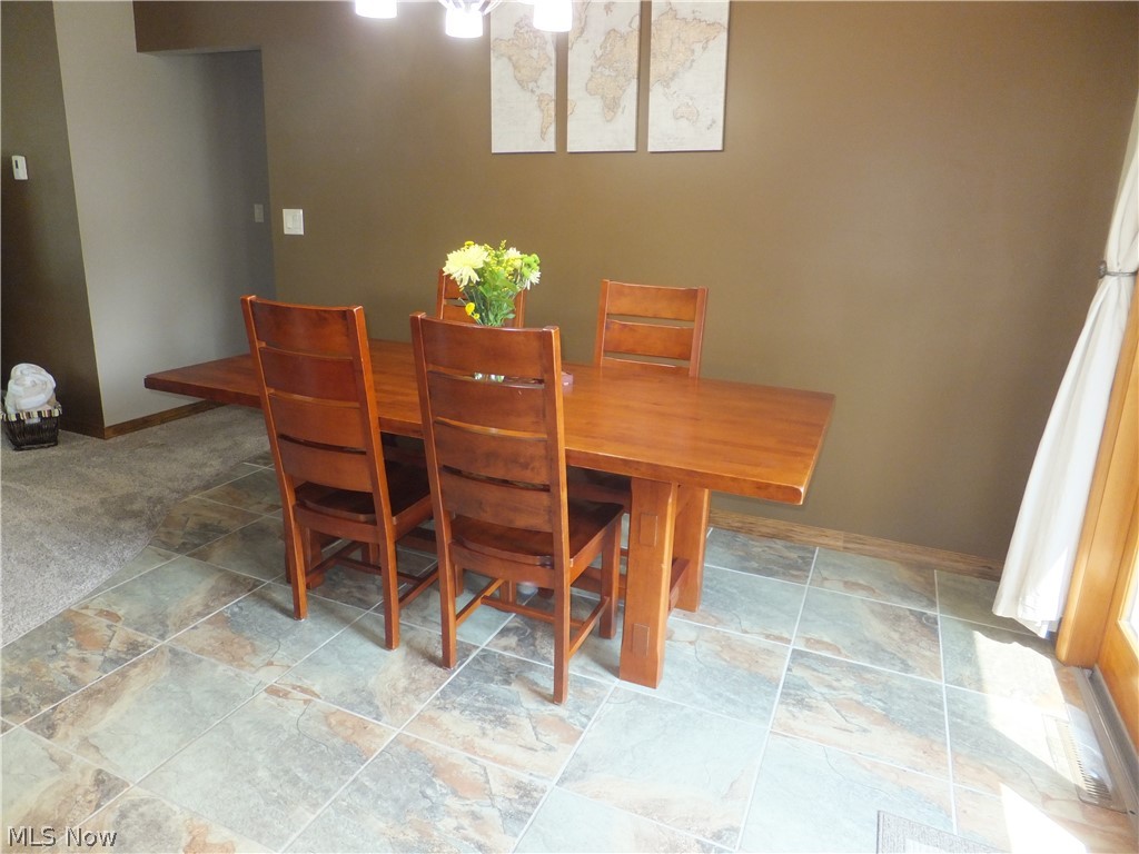1211 Eric Lane Property Photo 4