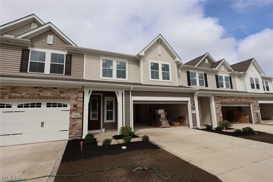 5112 Shepherds Glen Property Photo 3