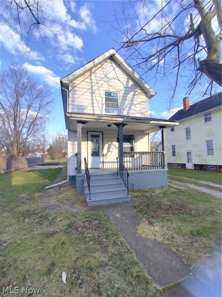 329 Se Charles Avenue Property Photo 1