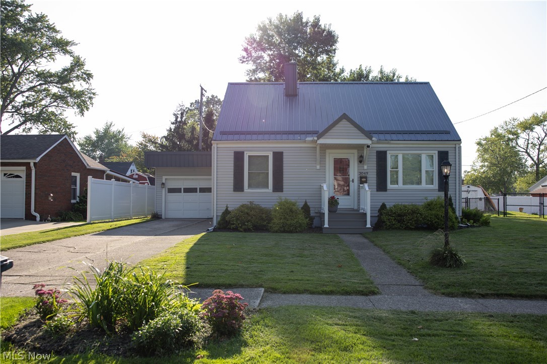3049 Avondale Avenue Property Photo 1