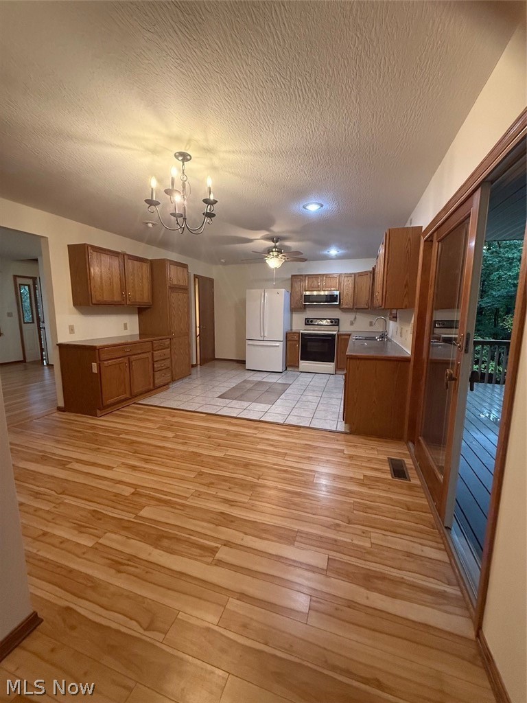8 Apache Trail Property Photo 13