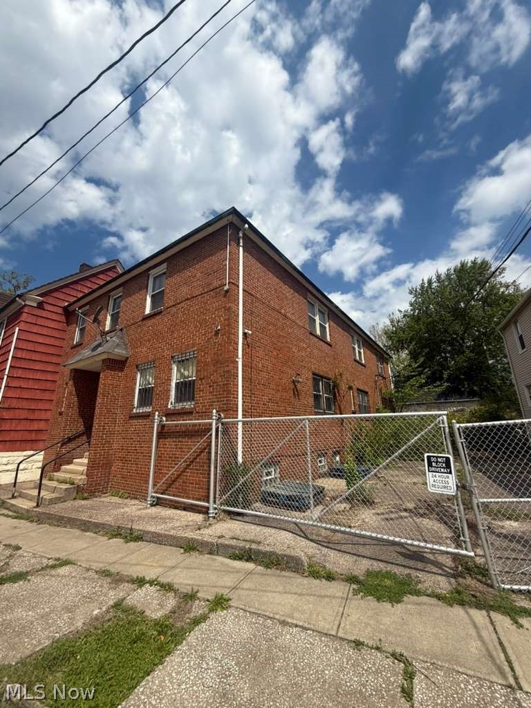 1261 E 71st Street E