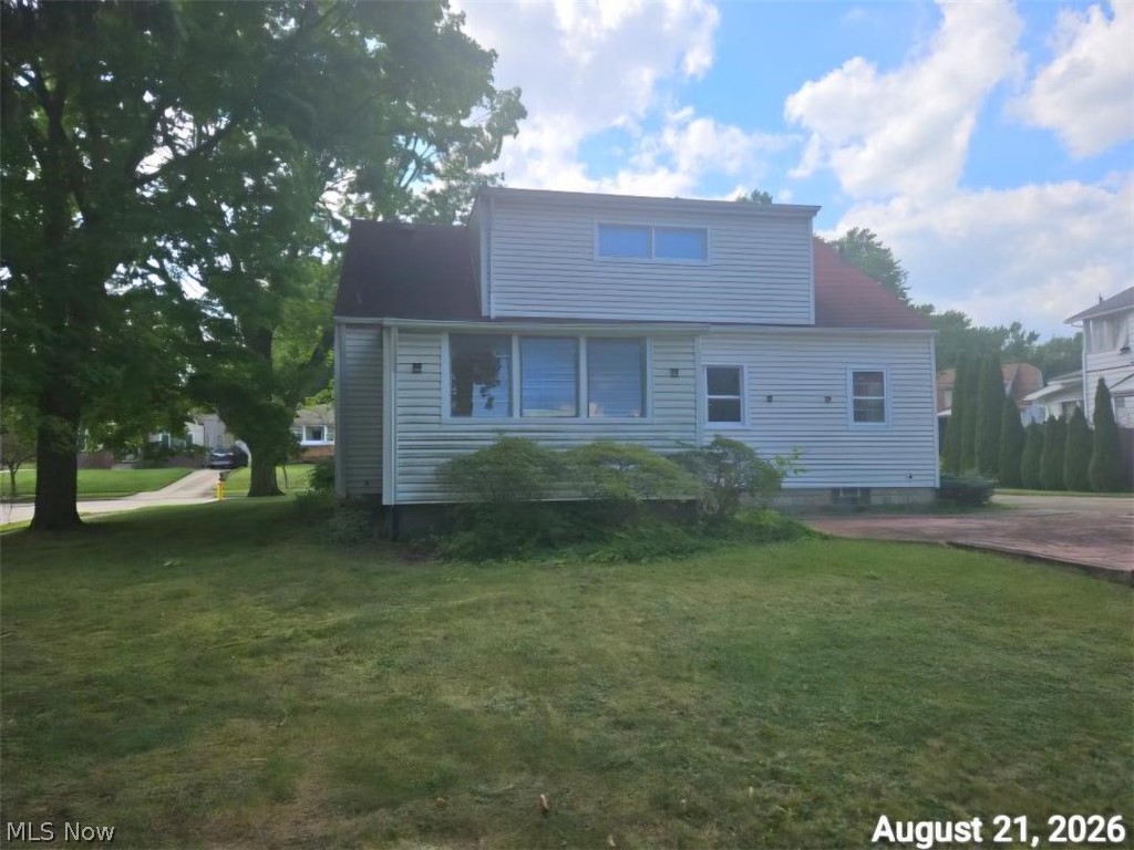 2124 Hillside Terrace Property Photo 2