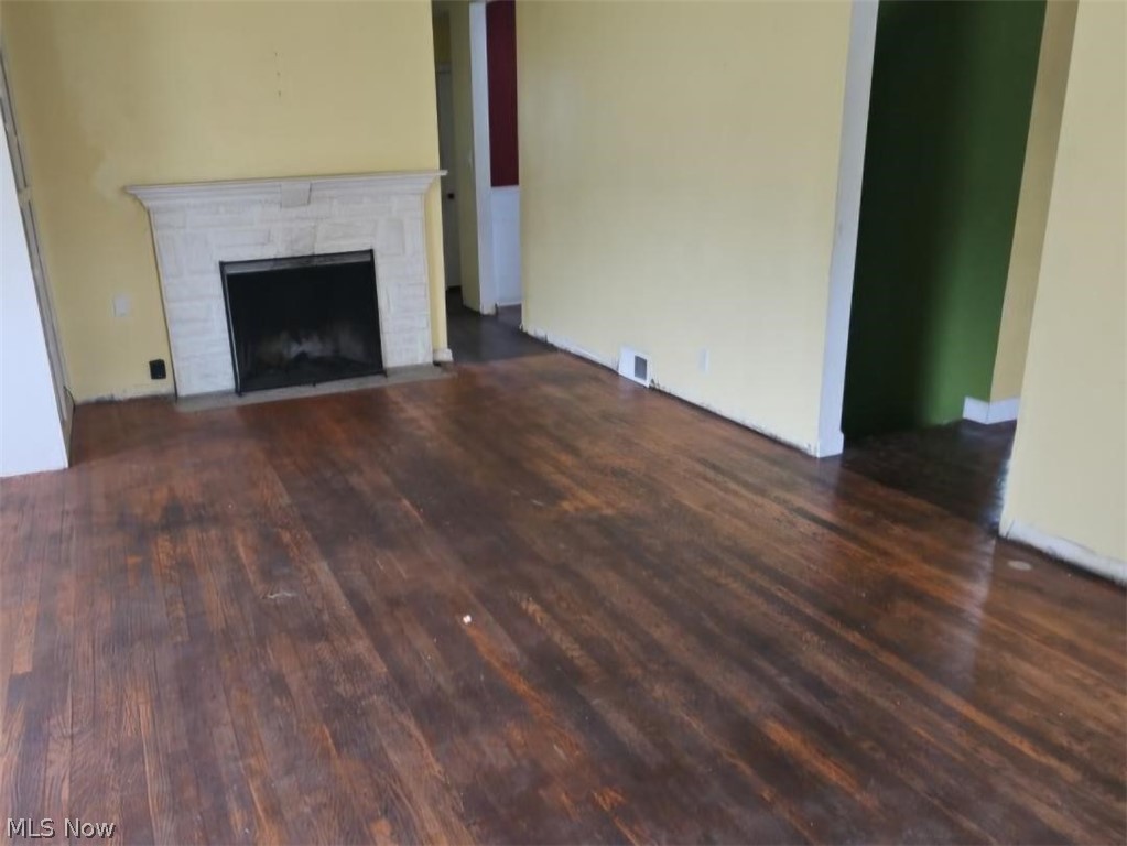 2124 Hillside Terrace Property Photo 3
