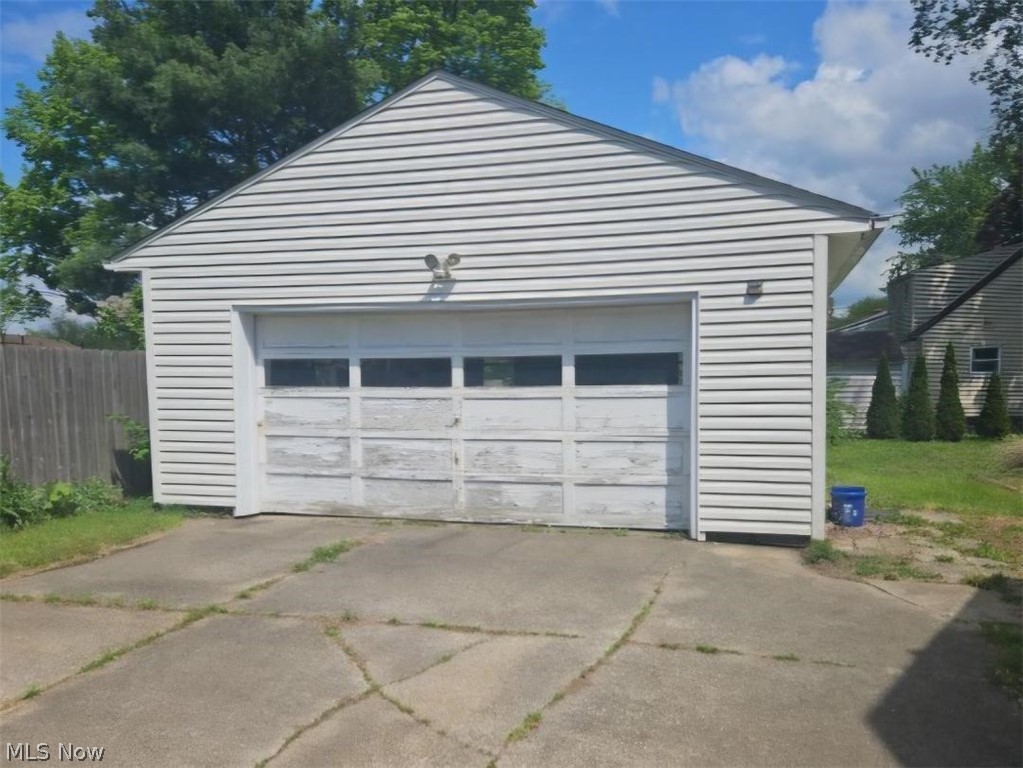 2124 Hillside Terrace Property Photo 15