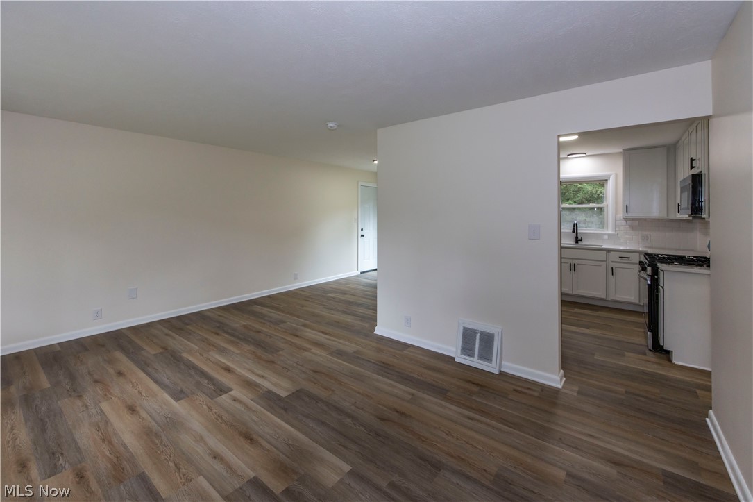 2024 Marhofer Avenue Property Photo 7