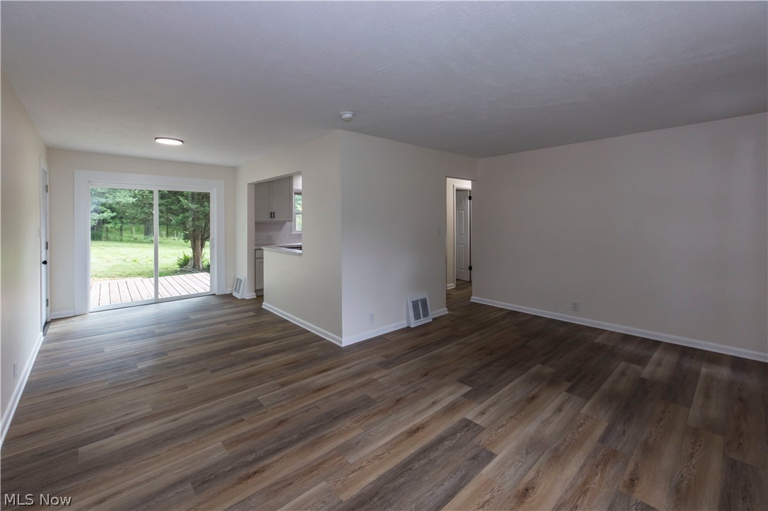 2024 Marhofer Avenue Property Photo 8
