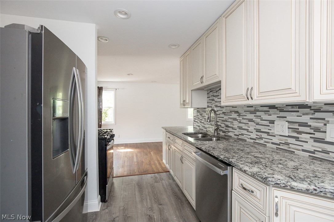 4855 Edsal Drive Property Photo 14