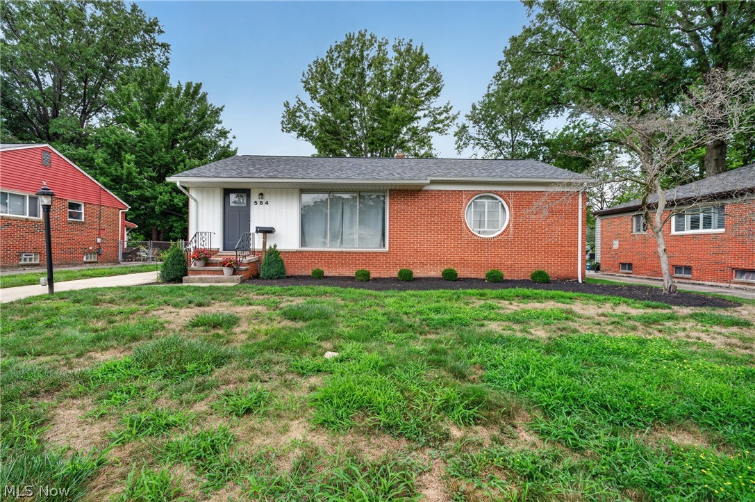584 Bayfair Drive Property Photo 2