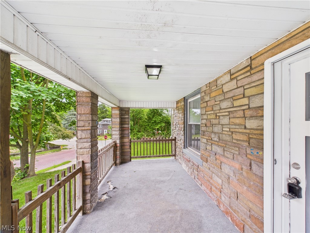 448 E Voris Street Property Photo 3