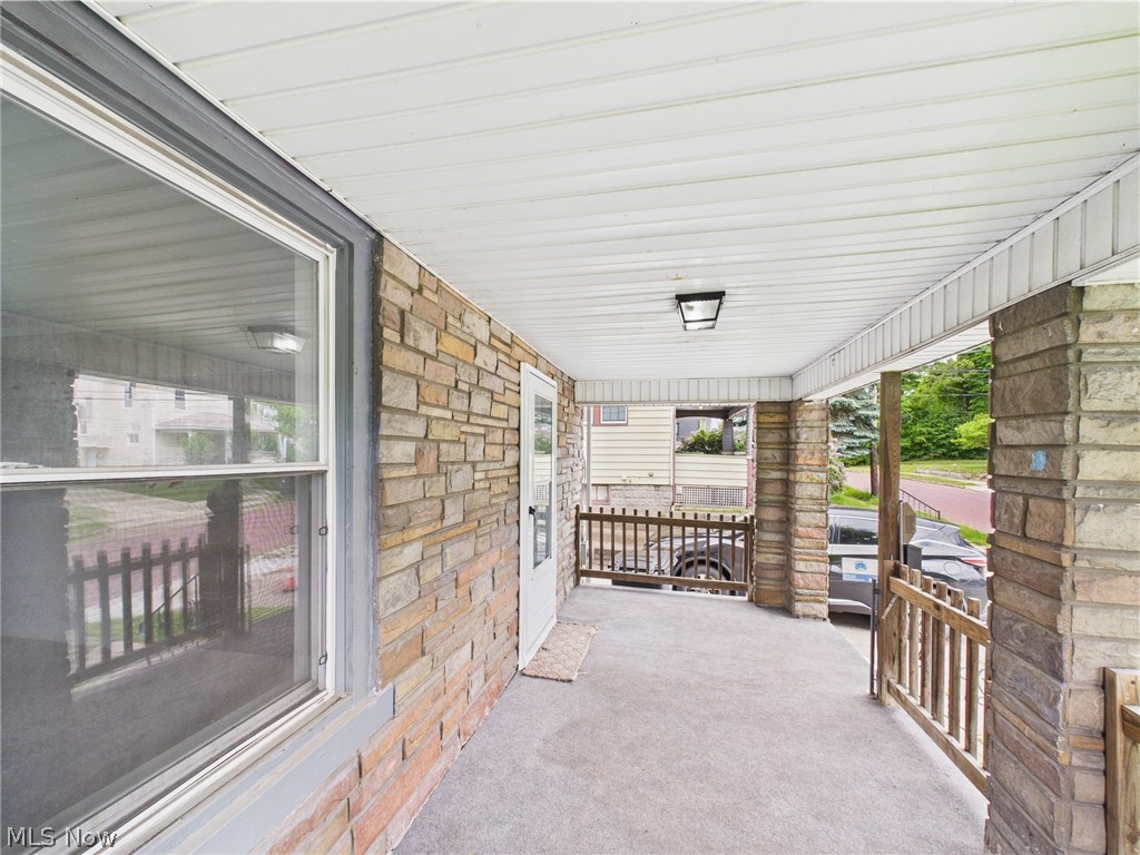 448 E Voris Street Property Photo 4