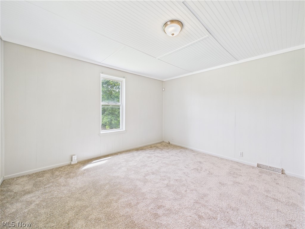 448 E Voris Street Property Photo 8