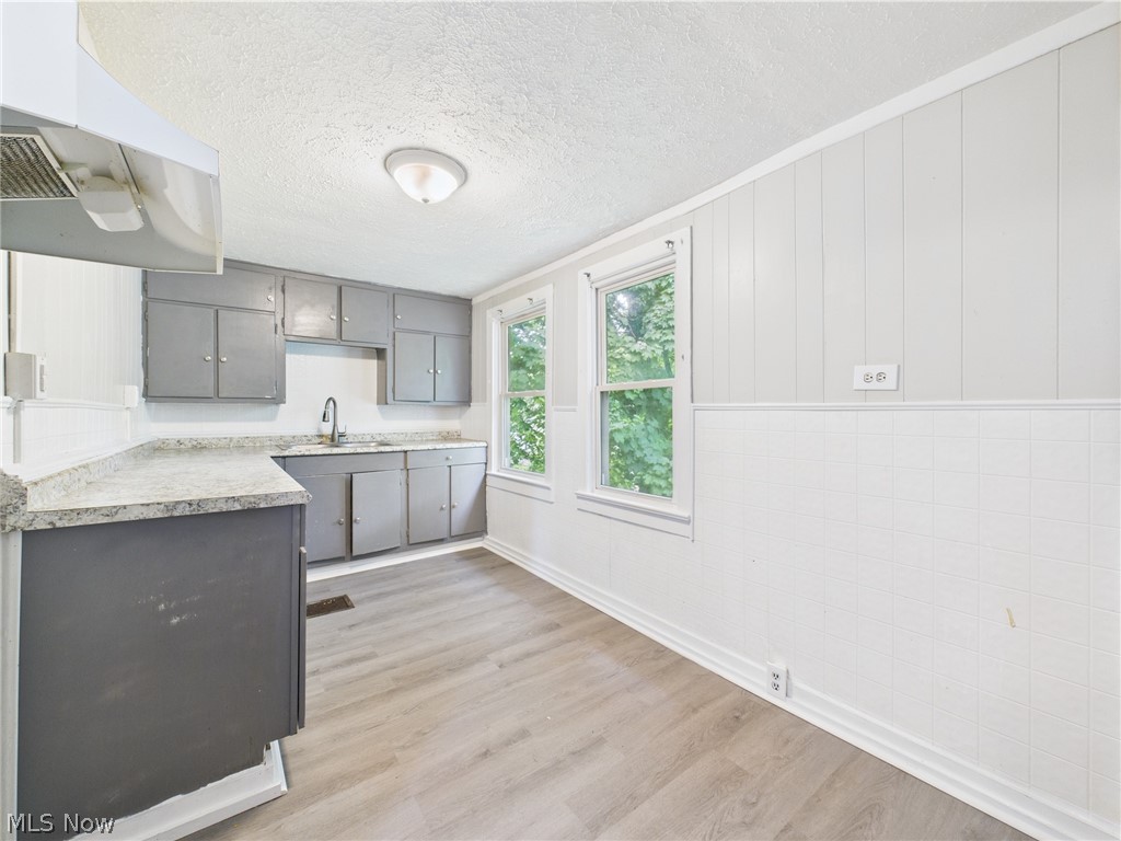 448 E Voris Street Property Photo 15