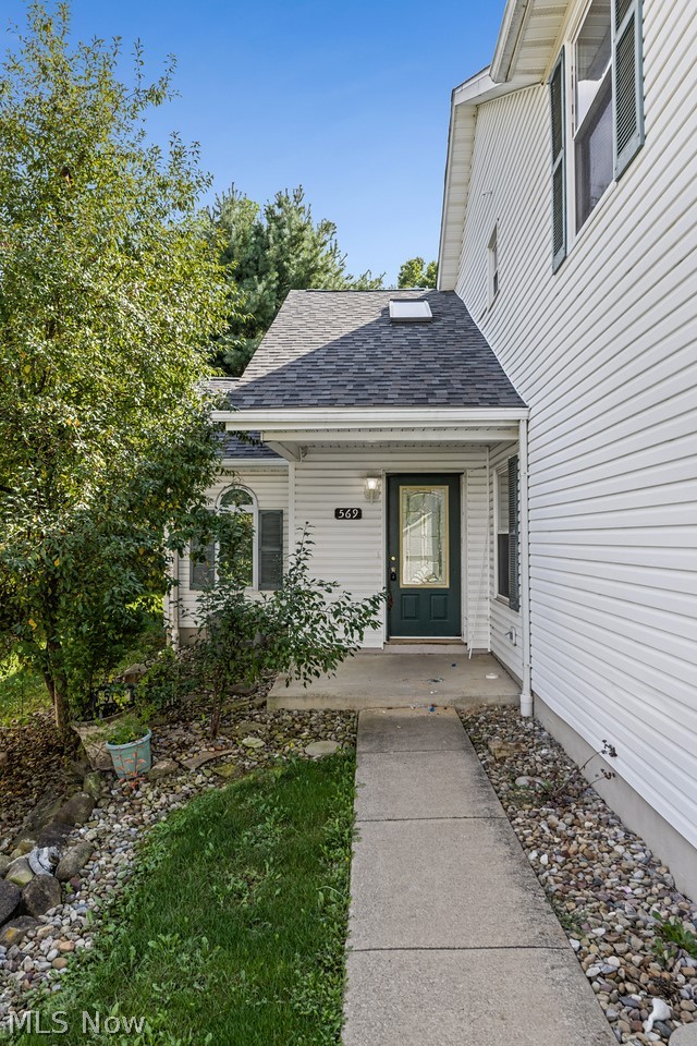 569 Hilltop Terrace Property Photo 4