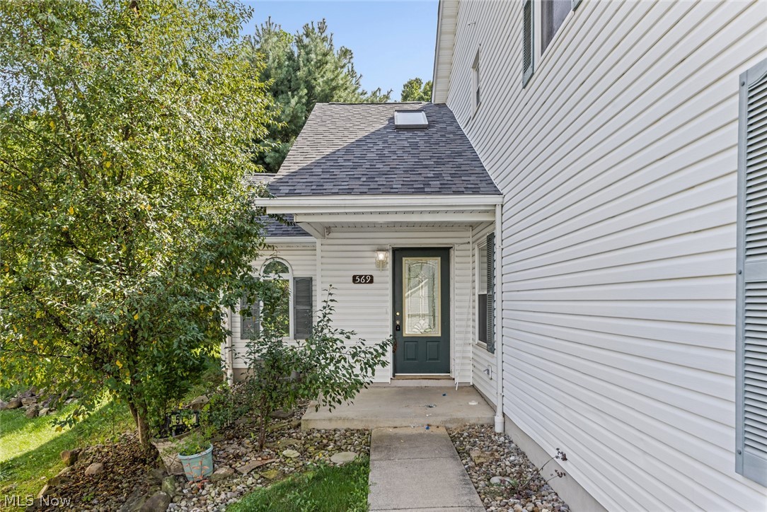 569 Hilltop Terrace Property Photo 5