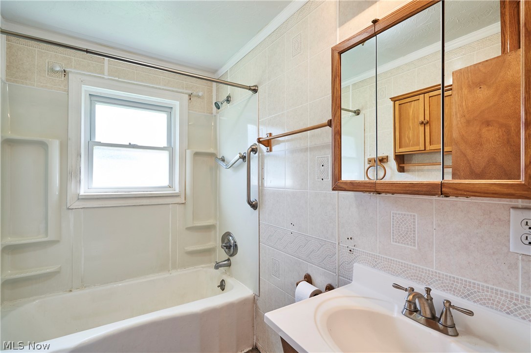 4293 Summit Road Property Photo 8