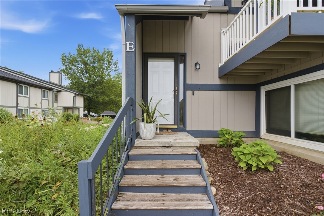 8982 Portage Pointe Drive E Property Photo 5
