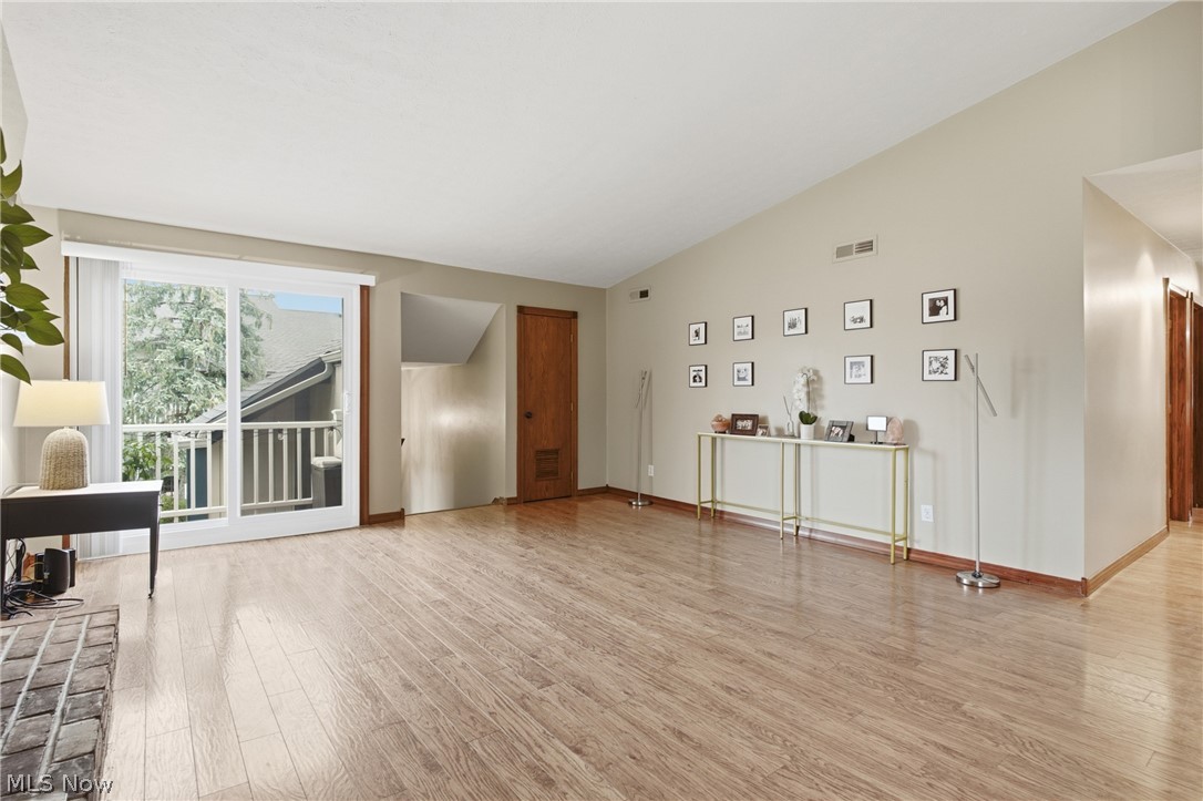 8982 Portage Pointe Drive E Property Photo 10