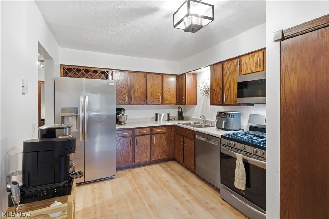 8982 Portage Pointe Drive E Property Photo 13