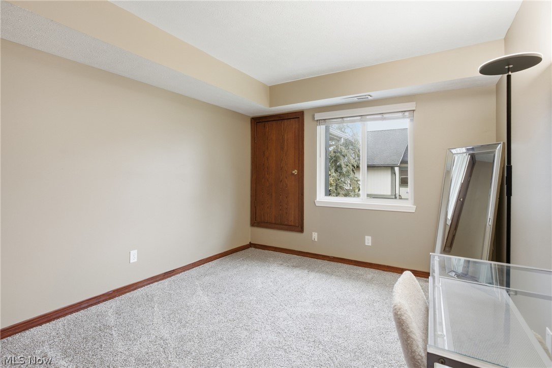 8982 Portage Pointe Drive E Property Photo 17