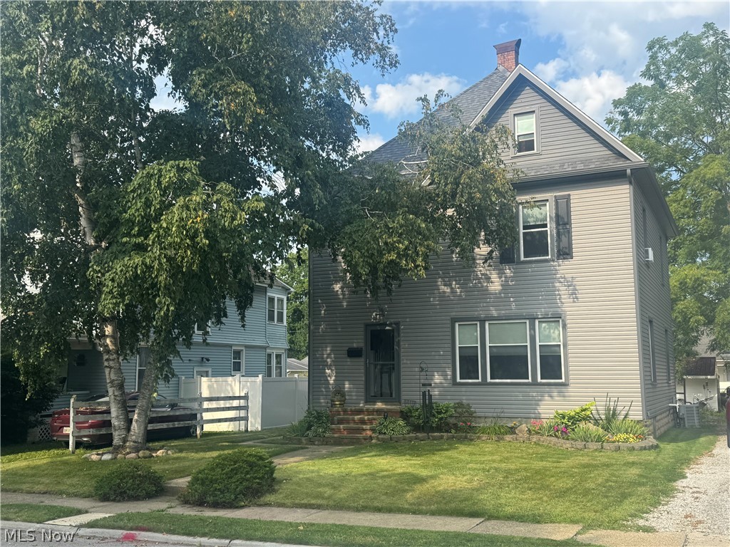 219 N Elm Street Property Photo 1