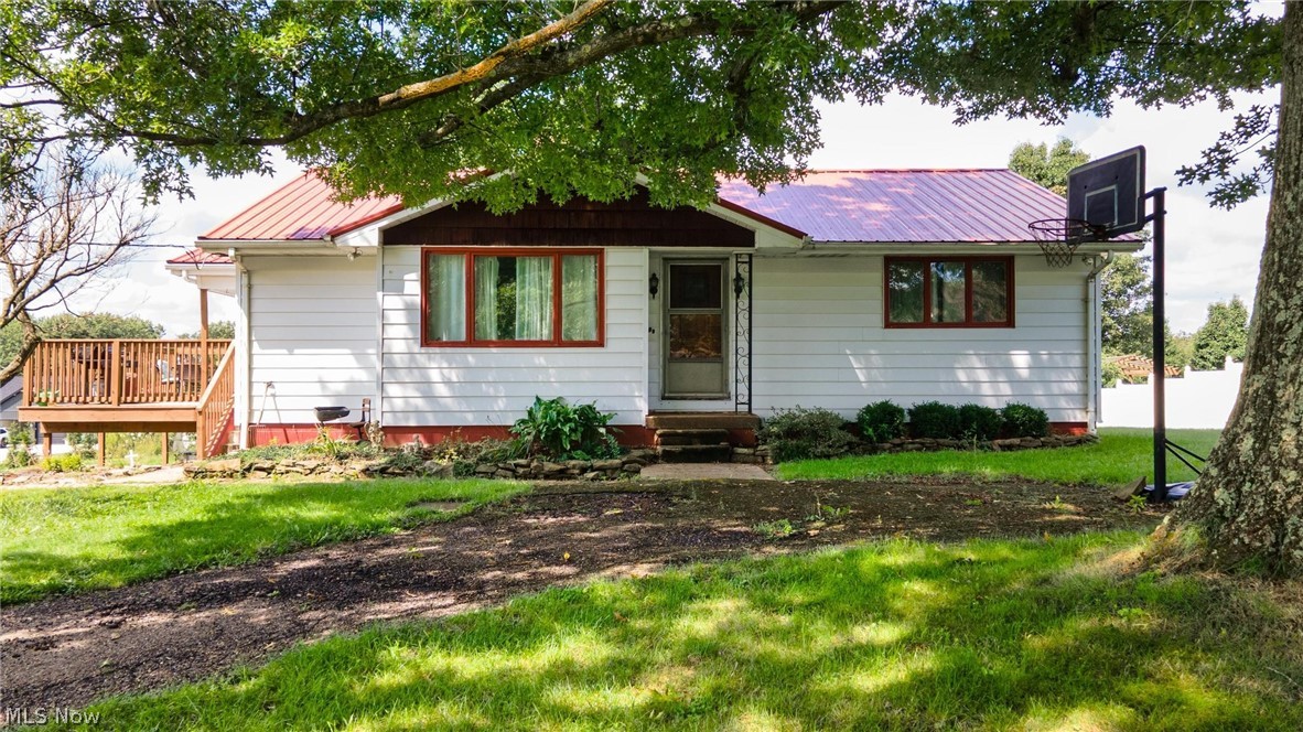 275 Ward Drive N Property Photo 1
