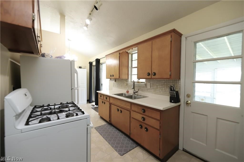 6340 Smith Road Property Photo 5