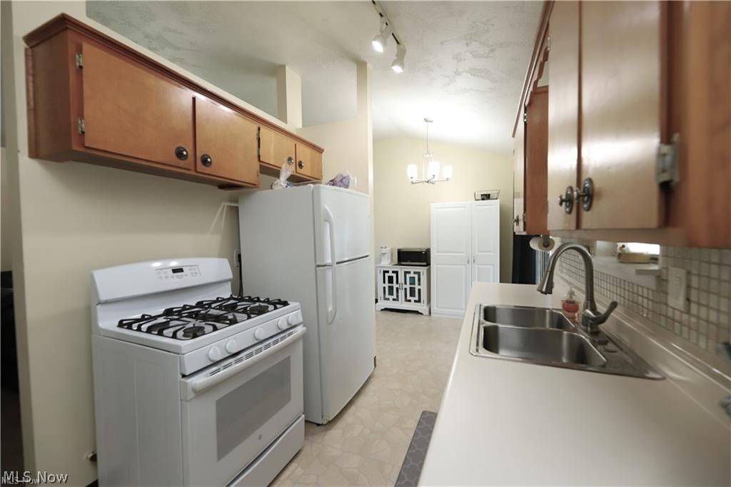 6340 Smith Road Property Photo 7