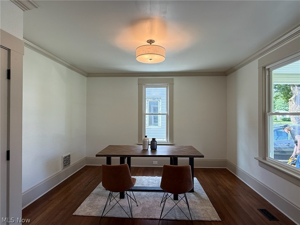 1326 N Wooster Avenue Property Photo 4